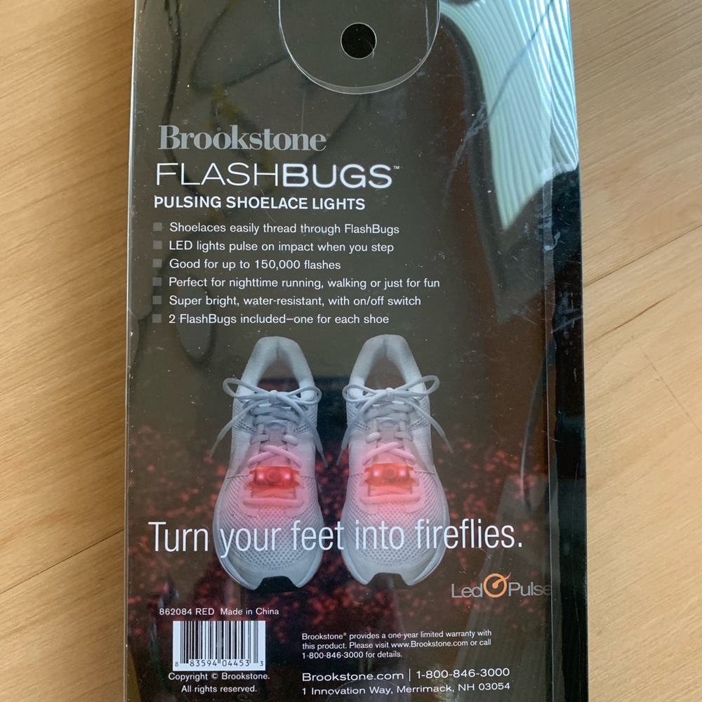 BROOKSTONE PULSATING SHOE LACE LIGHT RED OR GREEN - Picture 2 of 6